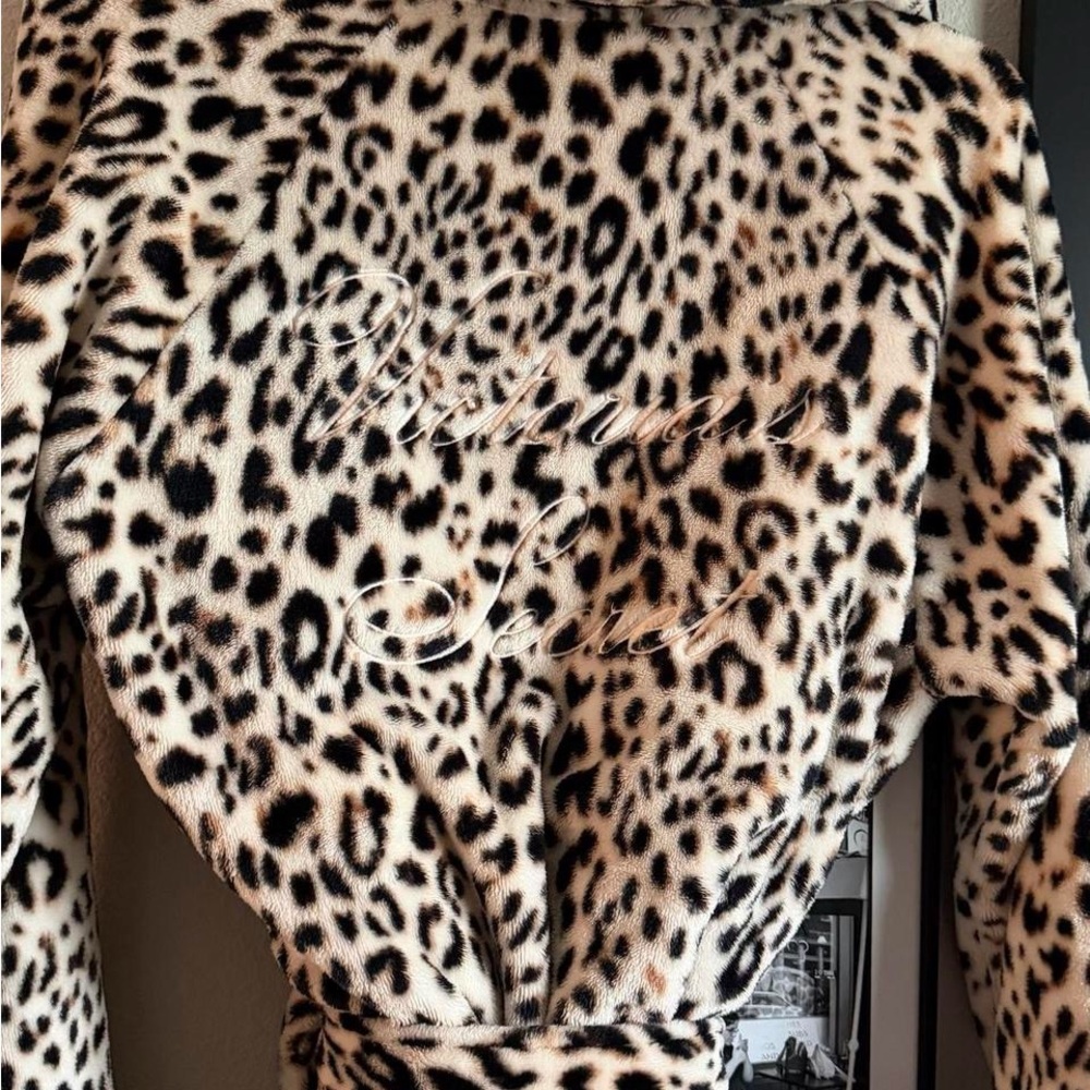 Victoria’s Secret Leopard Print Robe - Picture 2 of 5